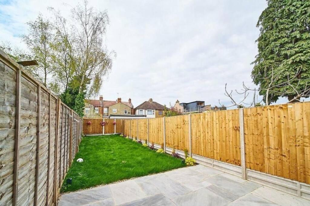 Spacious 4Br House, London, Sleeps 9, Parking Available Londres Exterior foto
