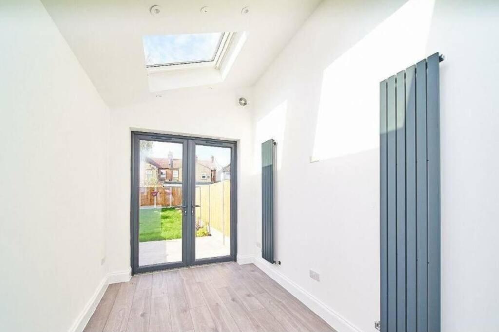 Spacious 4Br House, London, Sleeps 9, Parking Available Londres Exterior foto