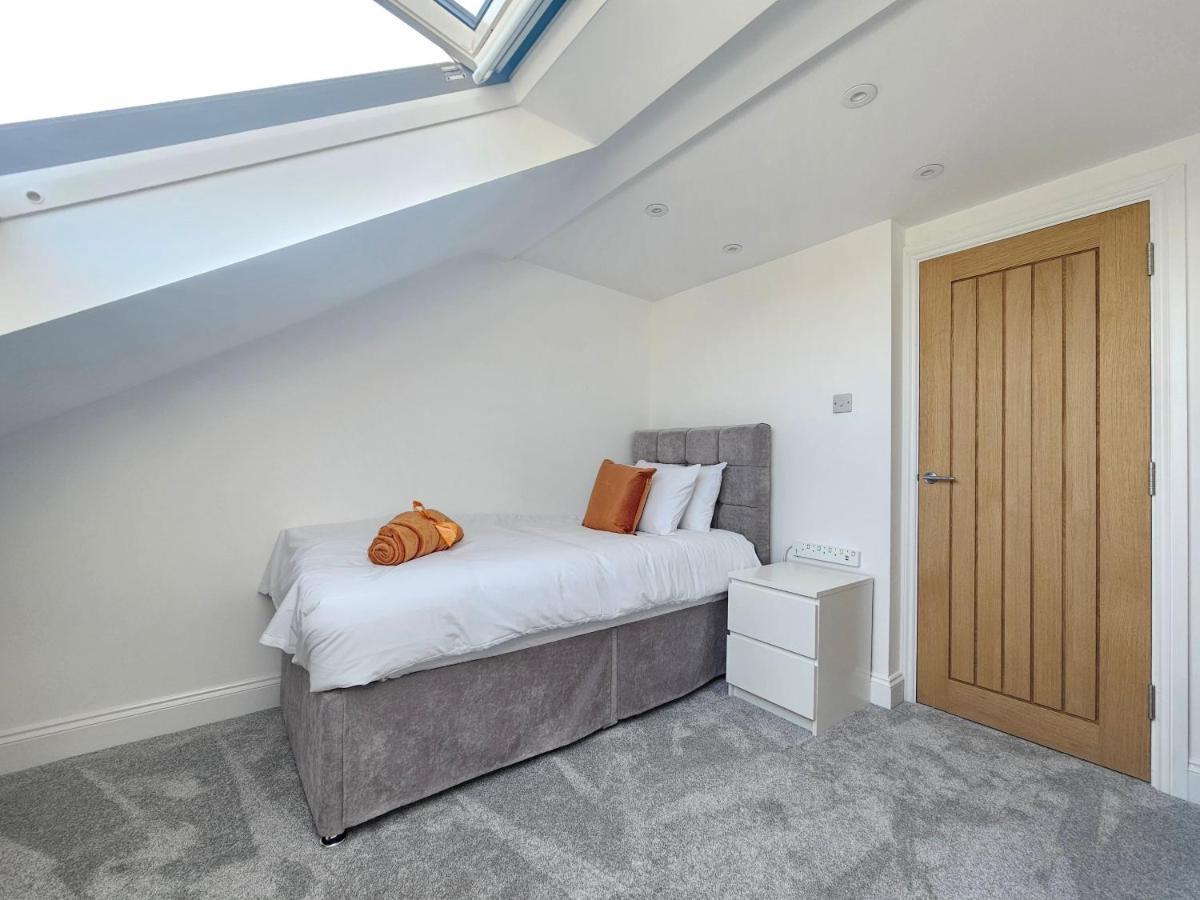 Spacious 4Br House, London, Sleeps 9, Parking Available Londres Exterior foto